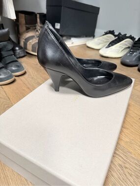 Classic Black Leather Pointed-Toe Mid-Heel Pumps